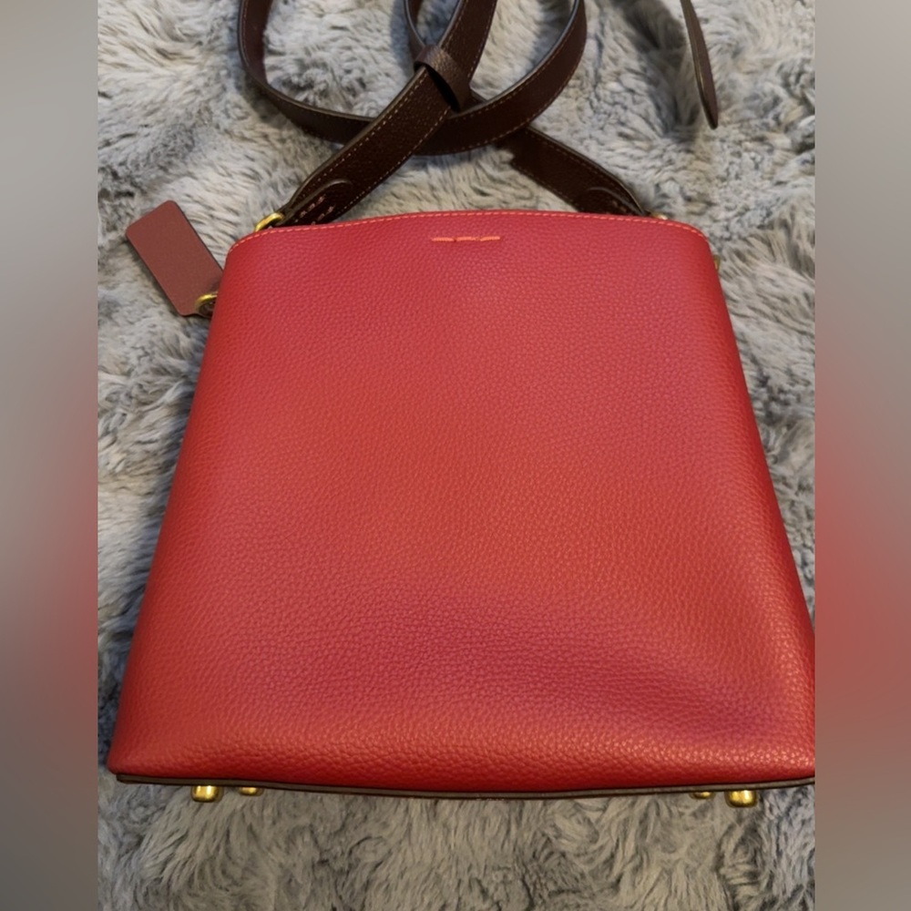 Coach Willow Bucket Bag in Cherry Leather. - Picture 2 of 10